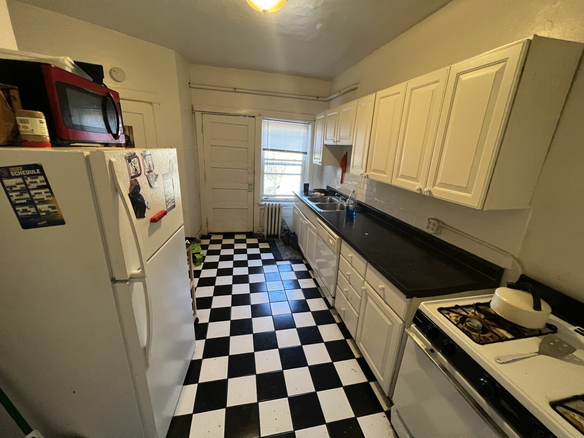 2537 N. Farwell Ave. Apt F At The Chateau – Zolper Property Management